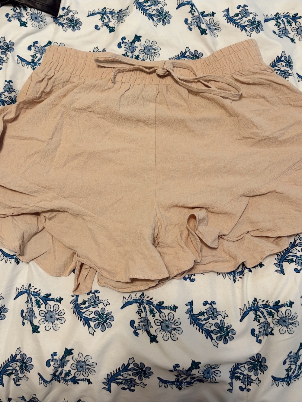 SHEIN Light Beige Ruffle Hem Drawstring Shorts